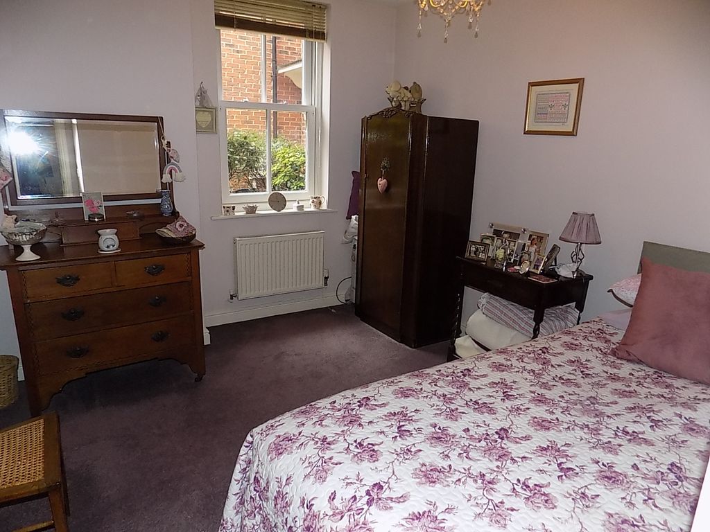 2 bed flat for sale in Taylor Court, Ashbourne DE6, £165,000