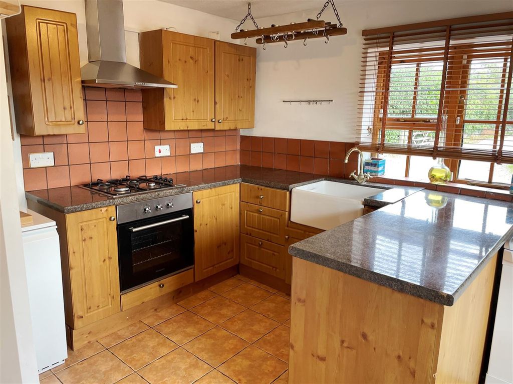 2 bed detached house for sale in Graces Lane, Chieveley, Newbury RG20, £325,000