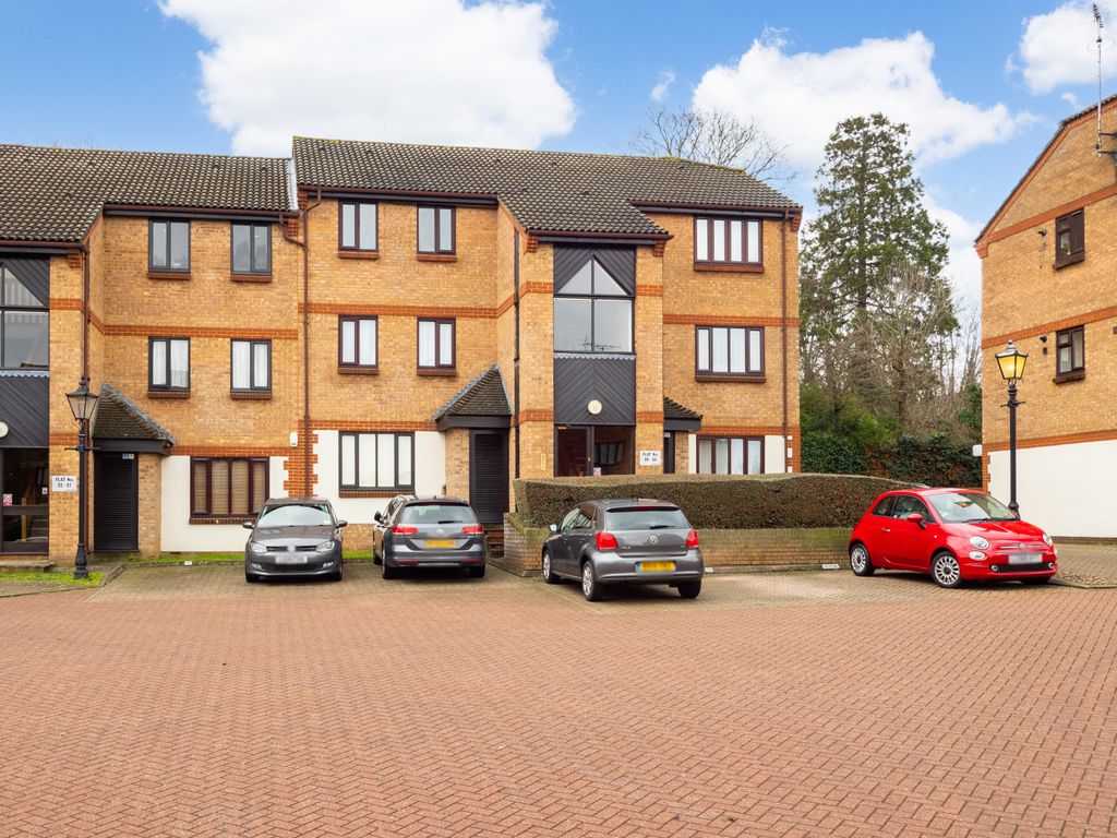 1 bed flat for sale in Kirk Rise, Sutton SM1, £240,000