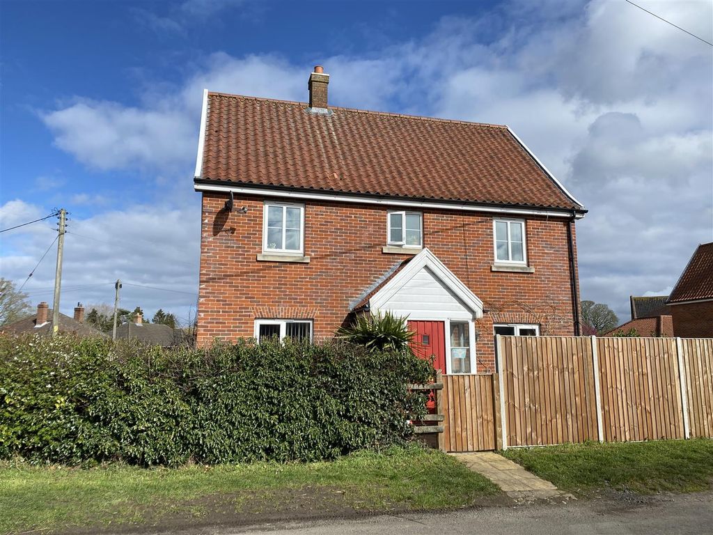 3 bed link-detached house for sale in Tabernacle Lane, Forncett St. Peter, Norwich NR16, £290,000