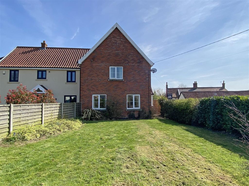 3 bed link-detached house for sale in Tabernacle Lane, Forncett St. Peter, Norwich NR16, £290,000