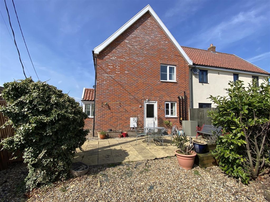 3 bed link-detached house for sale in Tabernacle Lane, Forncett St. Peter, Norwich NR16, £290,000