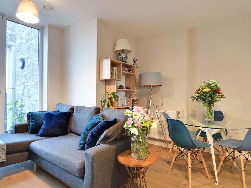 2 bed flat for sale in Amelia Street, London SE17, £236,000