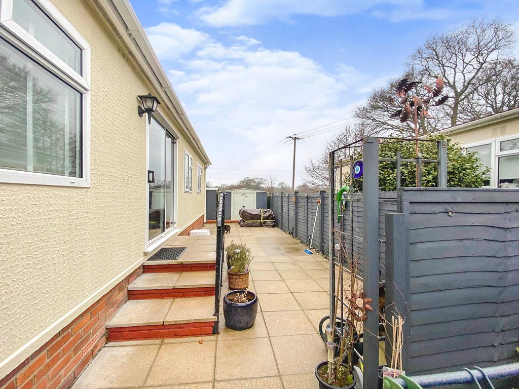 2 bed mobile/park home for sale in Oak Tree Park, St. Leonards, Ringwood BH24, £180,000