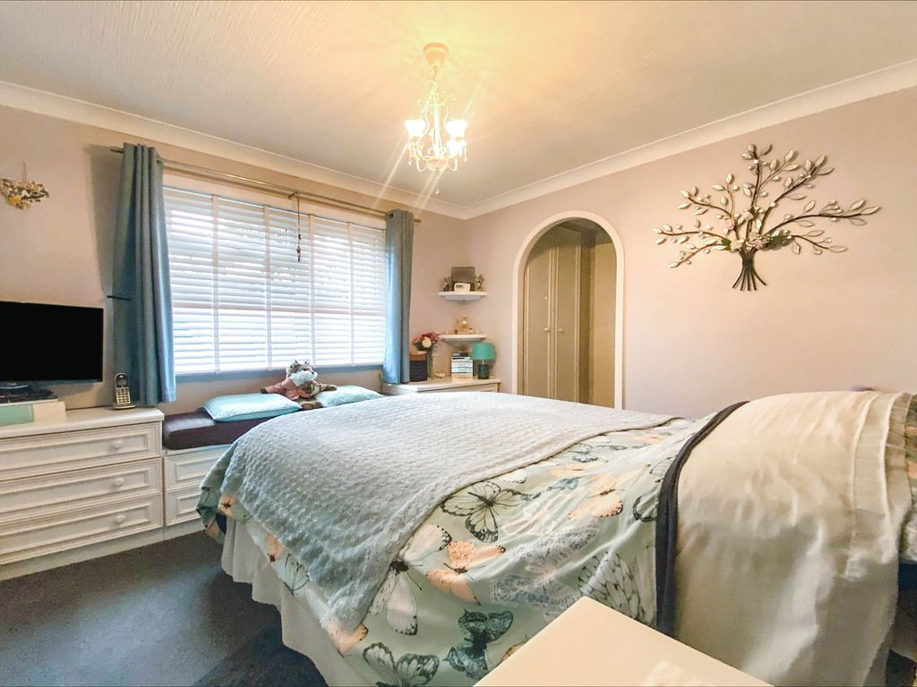 2 bed mobile/park home for sale in Oak Tree Park, St. Leonards, Ringwood BH24, £180,000