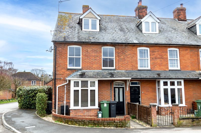 2 bed flat for sale in Springfield Road, Wantage OX12, £175,000