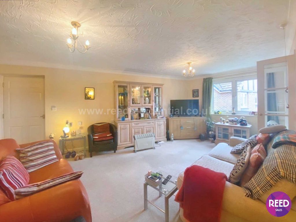 1 bed flat for sale in Balmoral Road, Westcliff On Sea SS0, £135,000