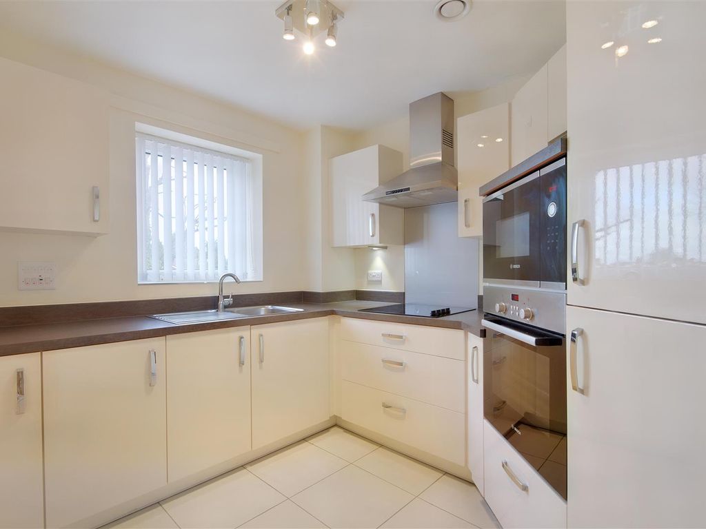 2 bed flat for sale in Thorneycroft, Wood Road, Tettenhall WV6, £255,000