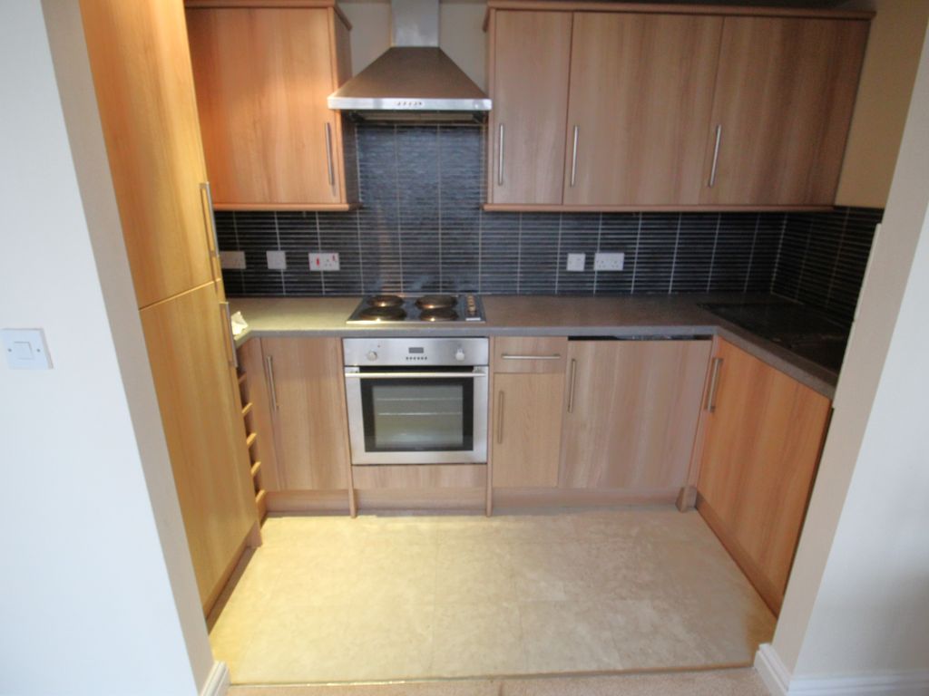2 bed flat for sale in Bury Old Road, Salford M7, £120,000