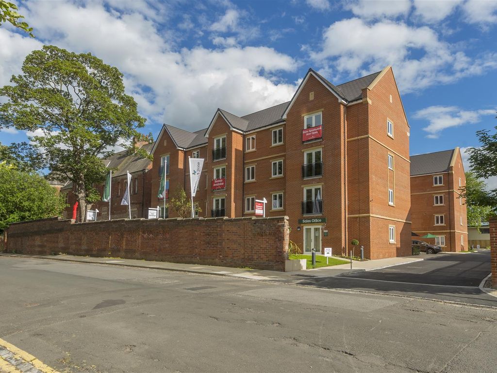 1 bed flat for sale in Trinity Road, Darlington DL3, £160,000