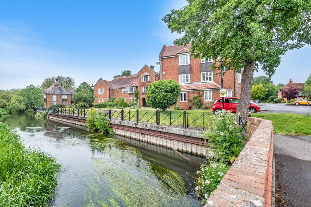 2 bed flat for sale in Reading, Berkshire RG1, £240,000