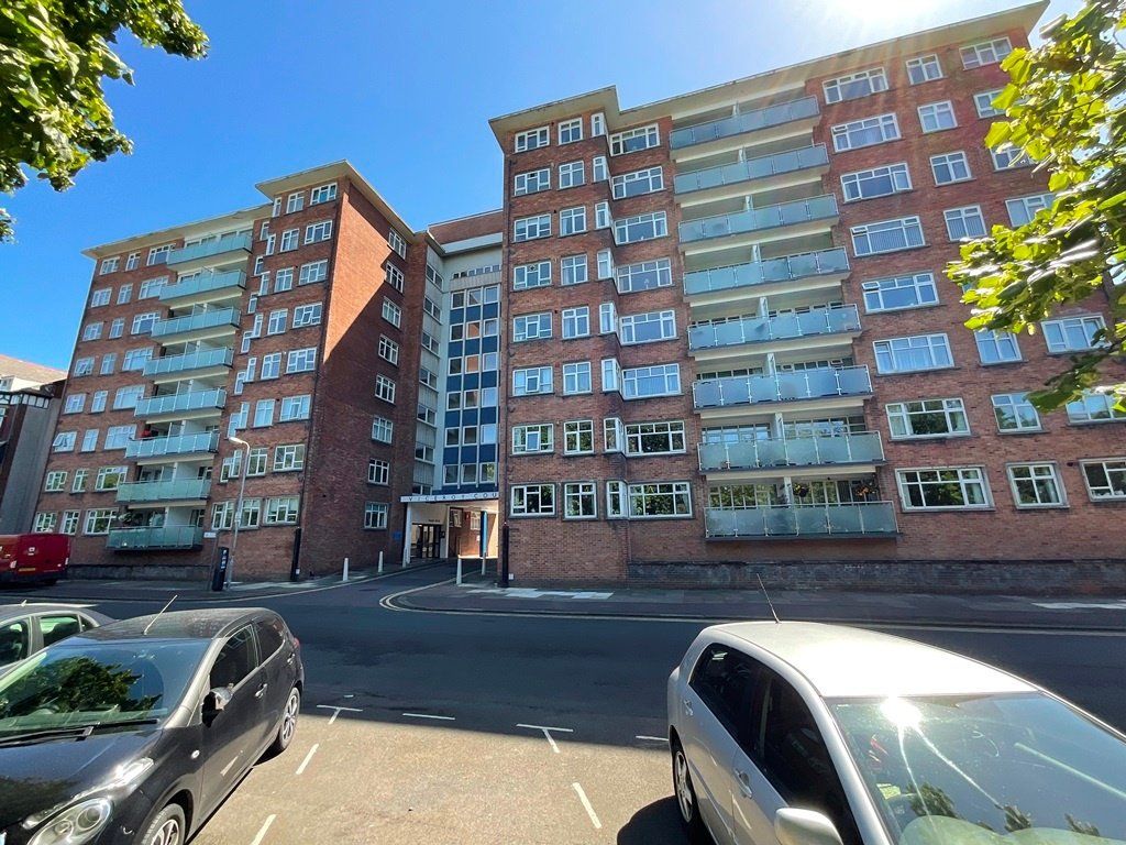 2 bed flat for sale in Lord Street, Southport PR8, £99,950