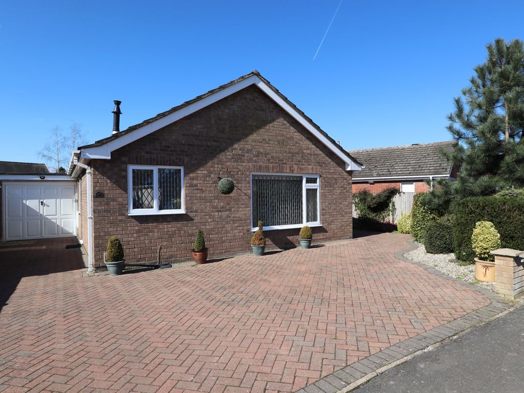 2 bed detached bungalow for sale in Mellows Close, Reepham LN3, £220,000
