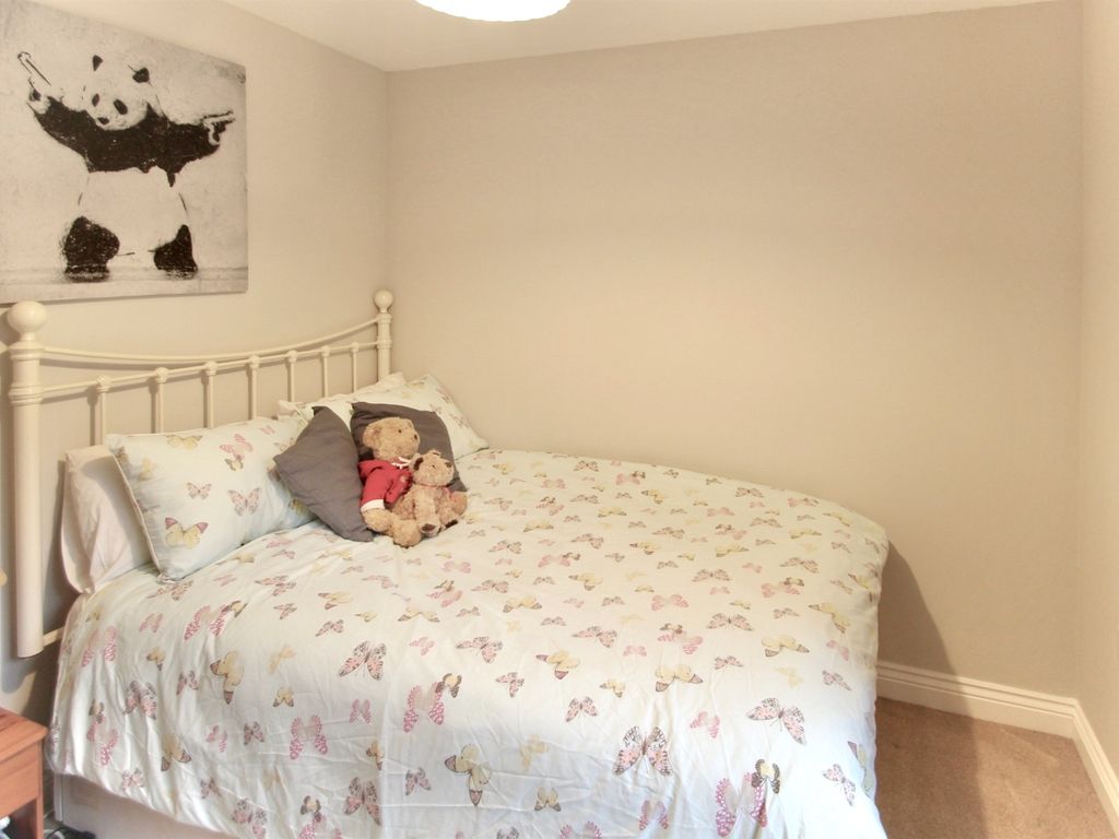 2 bed flat for sale in Scarlett Avenue, Wendover, Aylesbury HP22, £260,000