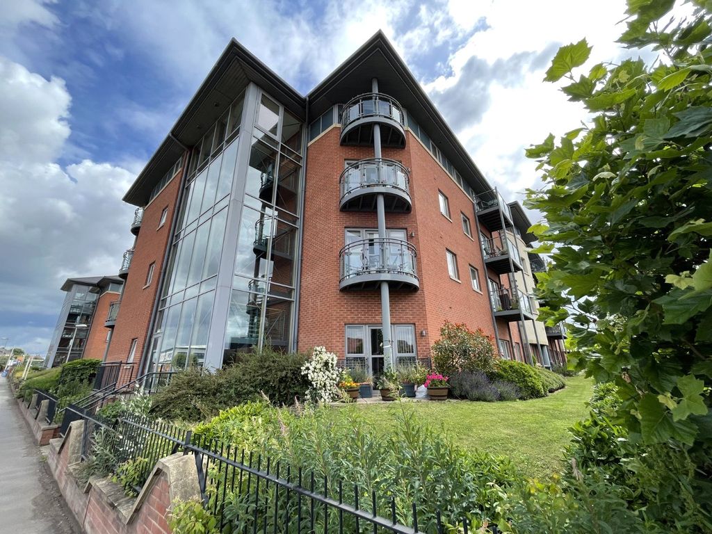 2 bed flat for sale in Earlswood Way, Cannock, Staffordshire WS11, £36,250