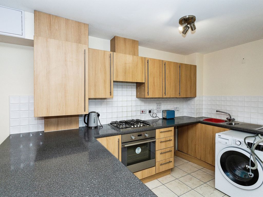 2 bed flat for sale in Cotton Road, Portsmouth PO3, £170,000