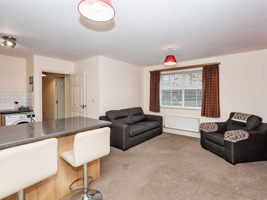 2 bed flat for sale in Cotton Road, Portsmouth PO3, £170,000