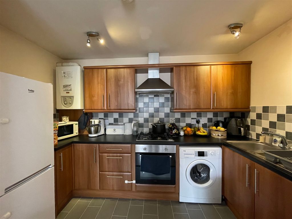 2 bed flat for sale in Station Road, Abercynon, Mountain Ash CF45, £95,000