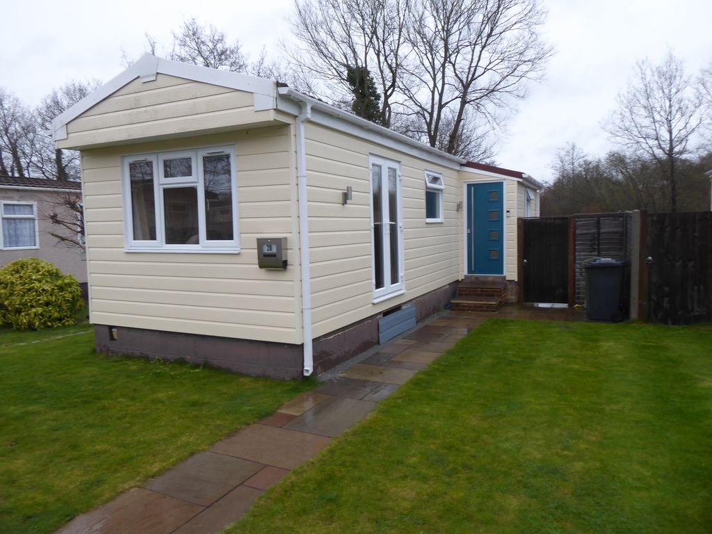 1 bed mobile/park home for sale in Dagley Farm Park, Dagley Lane, Shalford, Guildford, Surrey GU4, £149,950