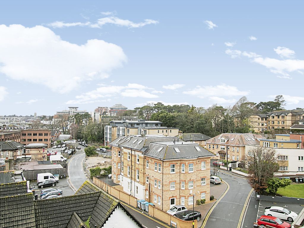 1 bed flat for sale in Lorne Park Road, Bournemouth BH1, £150,000