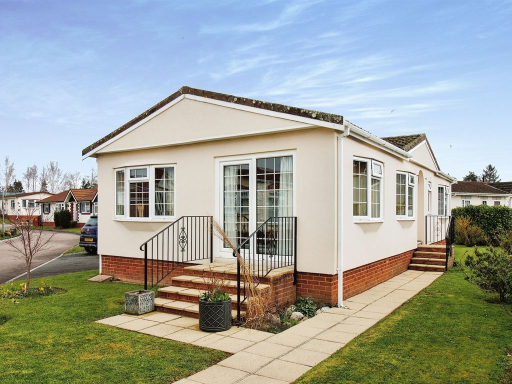 2 bed mobile/park home for sale in New Park, Bovey Tracey, Newton Abbot TQ13, £230,000