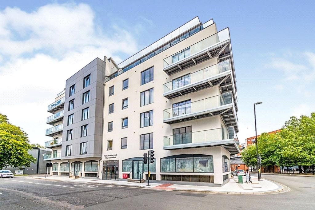 2 bed flat for sale in Royal Crescent Apartments, 1 Royal Crescent Road, Southampton SO14, £240,000