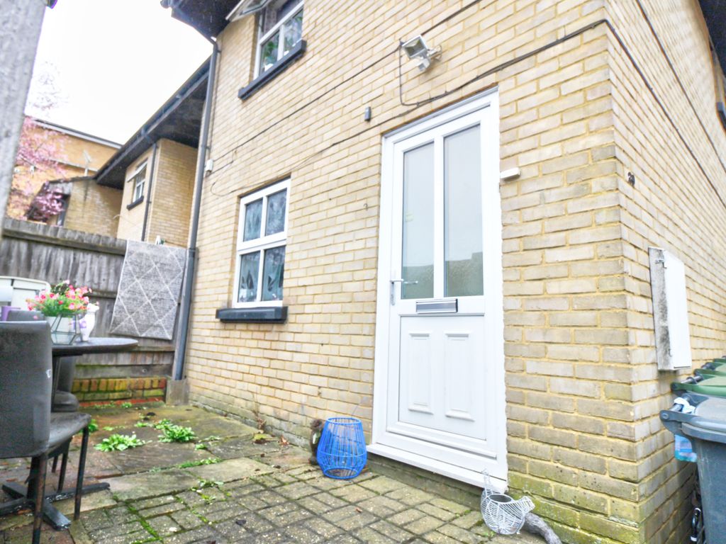 1 bed maisonette for sale in Grove Road, Luton LU1, £140,000
