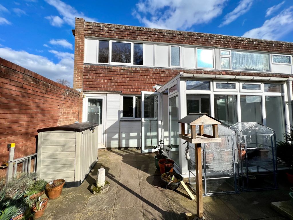 3 bed end terrace house for sale in Foredrove Lane, Solihull B92, £210,000