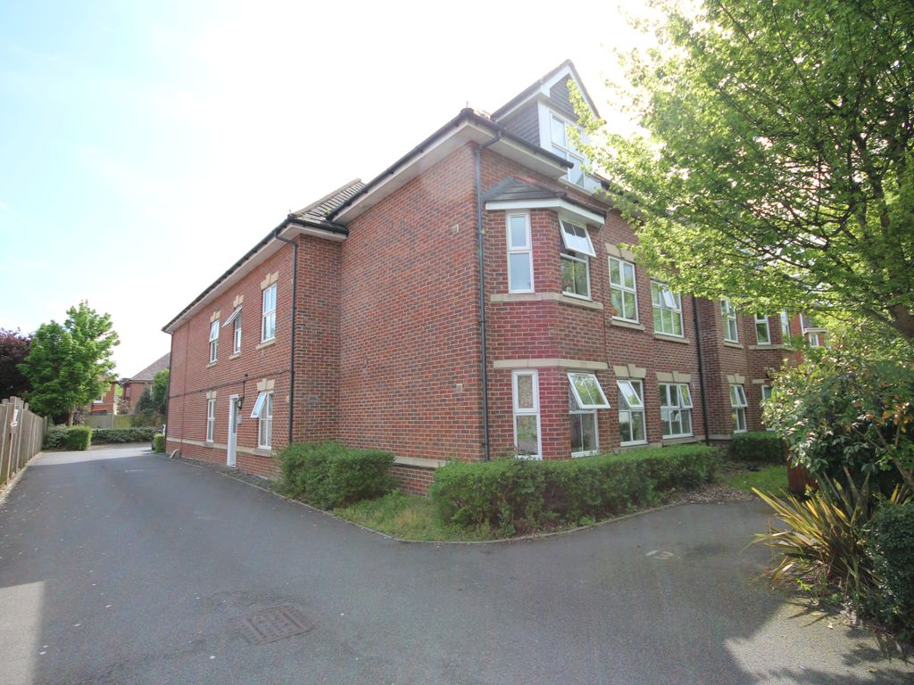 2 bed flat for sale in Richmond Park Road, Bournemouth BH8, £185,000