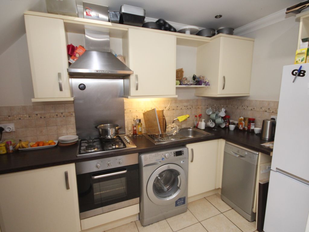 2 bed flat for sale in Richmond Park Road, Bournemouth BH8, £185,000
