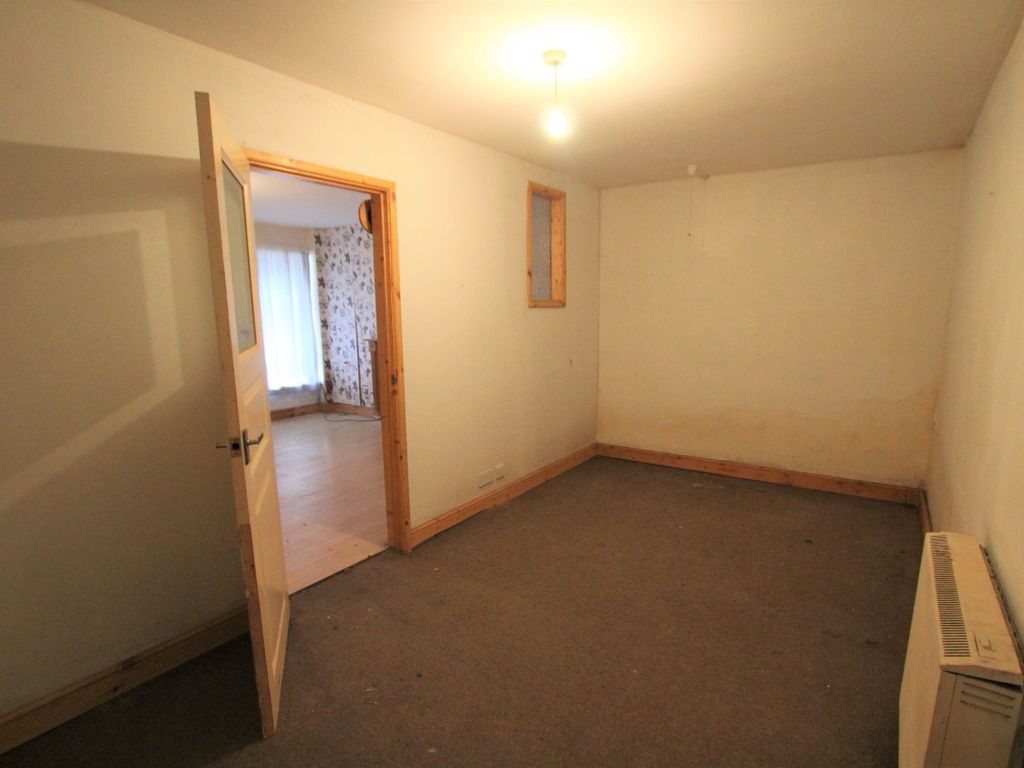 1 bed flat for sale in Penygraig Road, Penygraig, Tonypandy CF40, £39,950