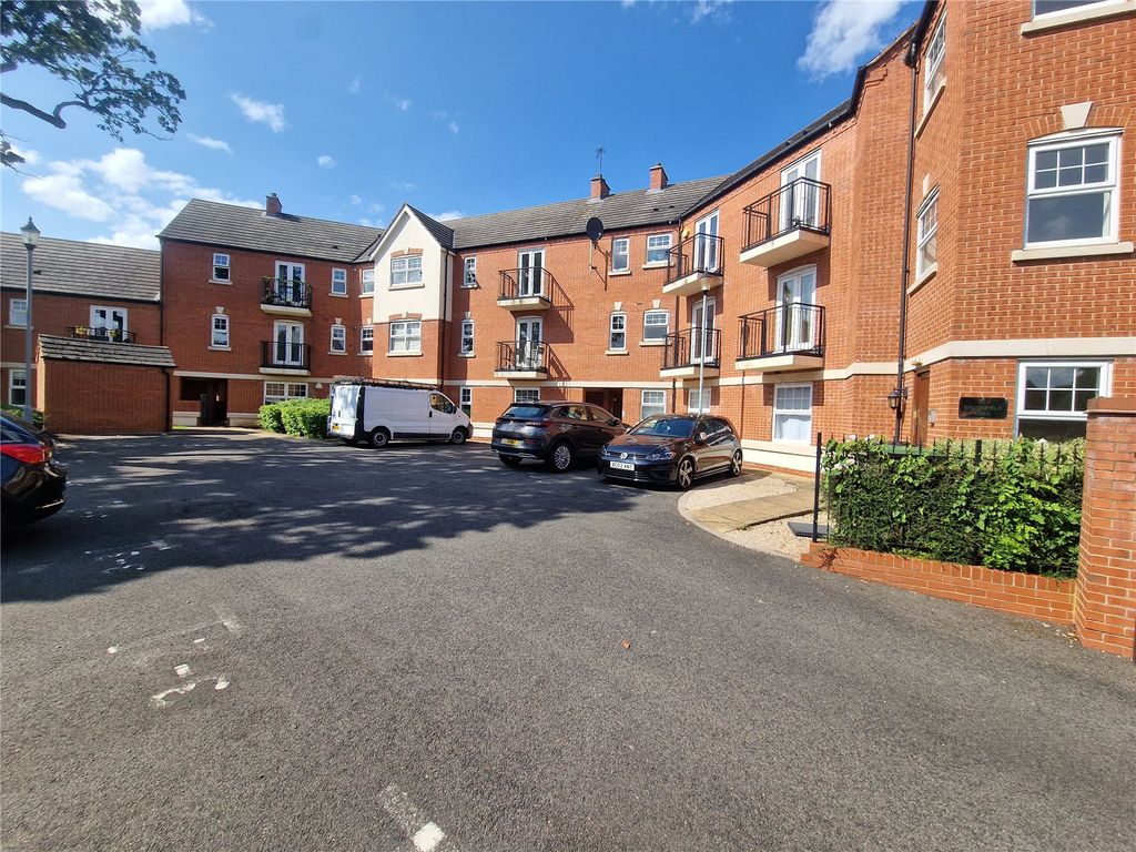2 bed flat for sale in Brandwood Crescent, Birmingham, West Midlands B30, £137,750