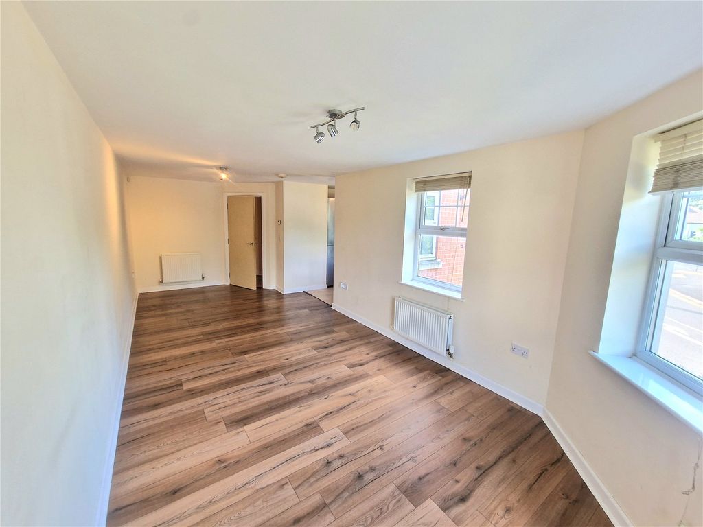 2 bed flat for sale in Brandwood Crescent, Birmingham, West Midlands B30, £137,750