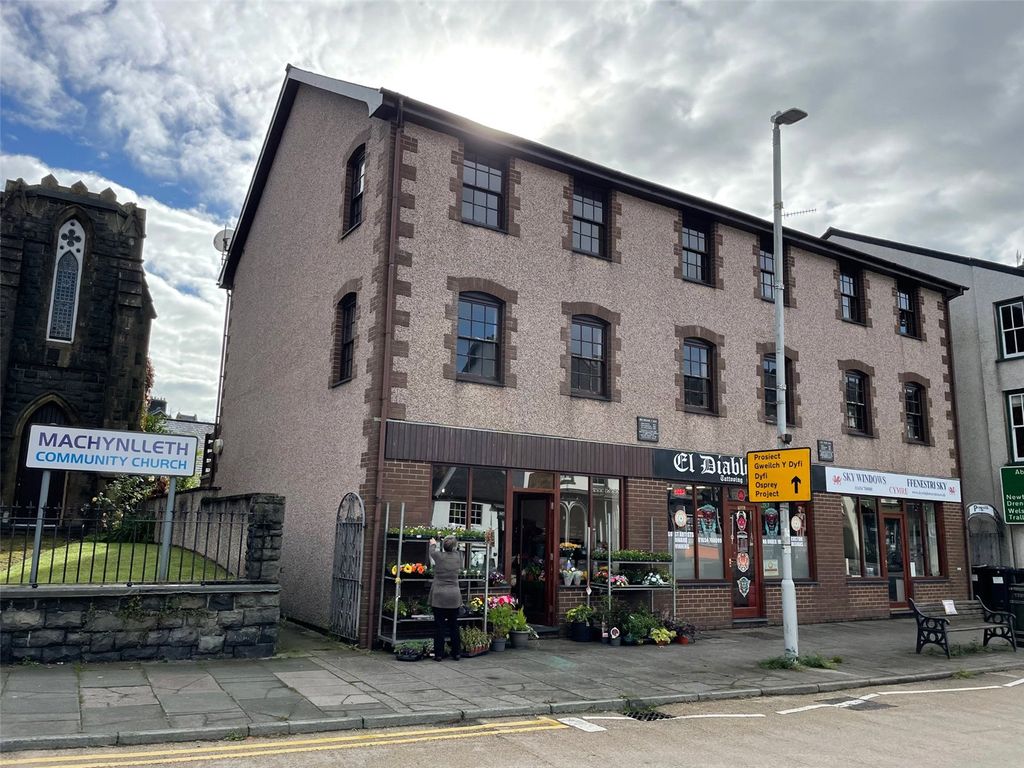 2 bed flat for sale in Penrallt Street, Machynlleth, Powys SY20, £145,000