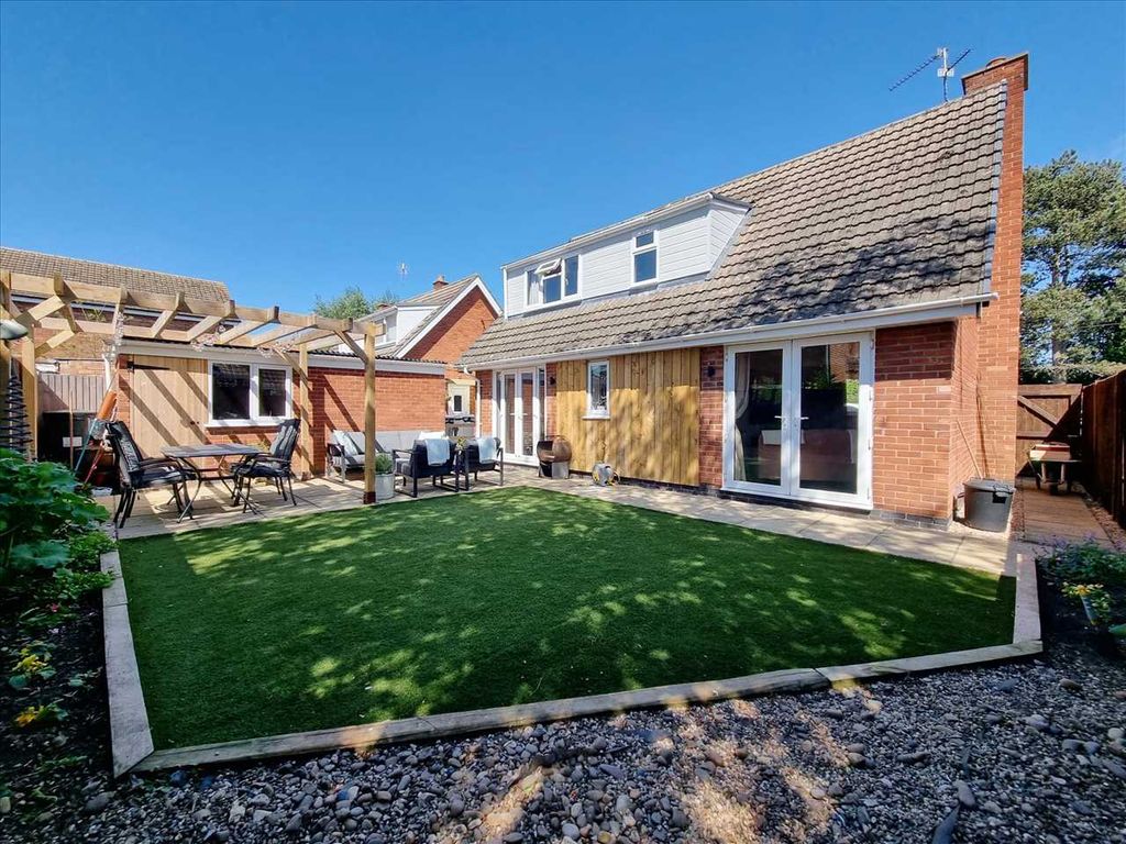 3 bed detached house for sale in Sleaford Road, Ruskington, Sleaford NG34, £260,000