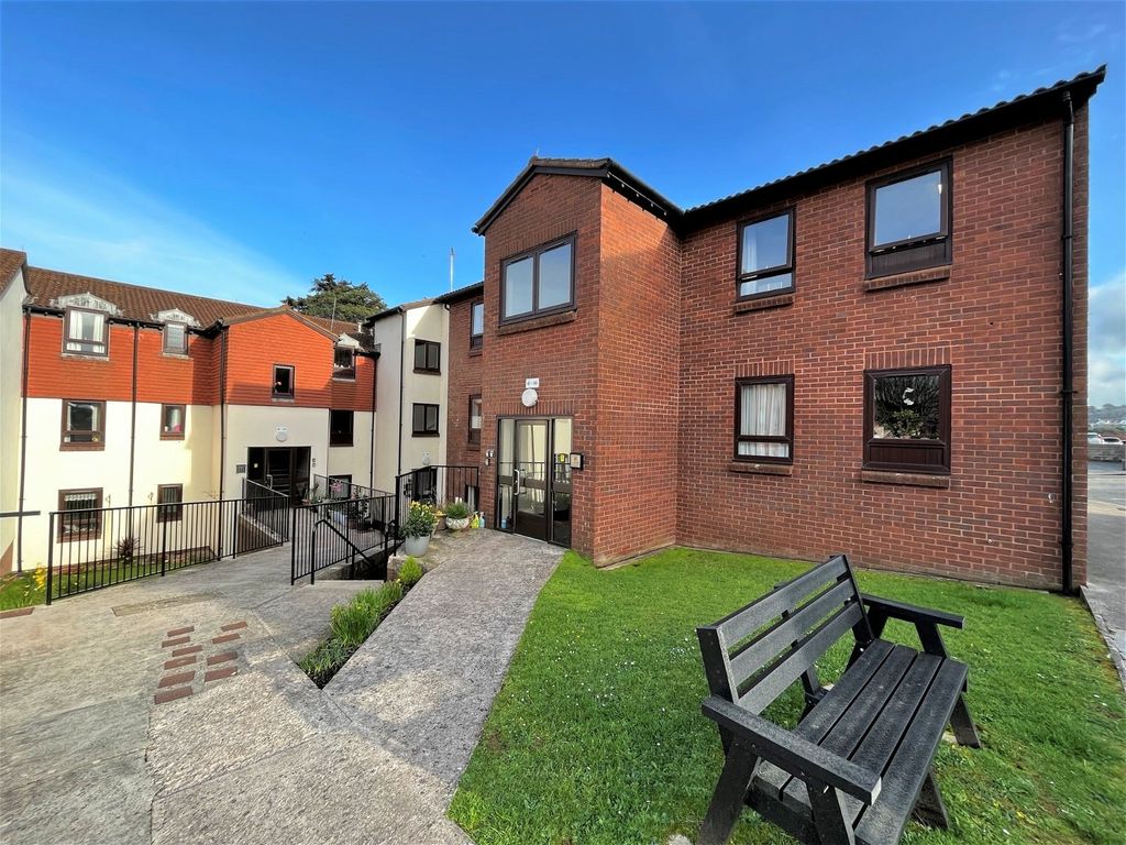 1 bed flat for sale in Pebble Court, Paignton TQ4, £110,000