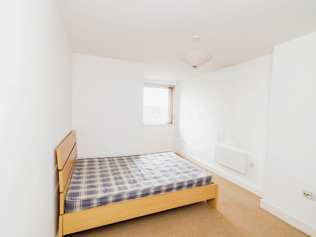 2 bed flat for sale in Channel Way, Southampton SO14, £145,000