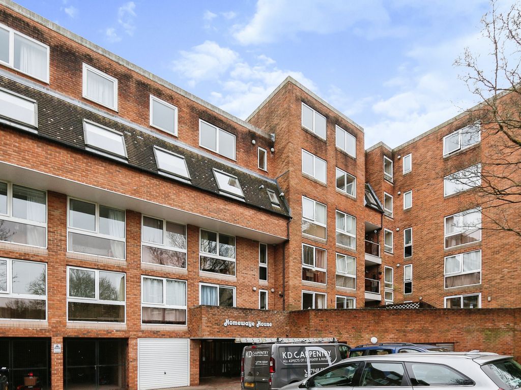 1 bed flat for sale in Pine Tree Glen, Westbourne, Bournemouth, Dorset BH4, £125,000