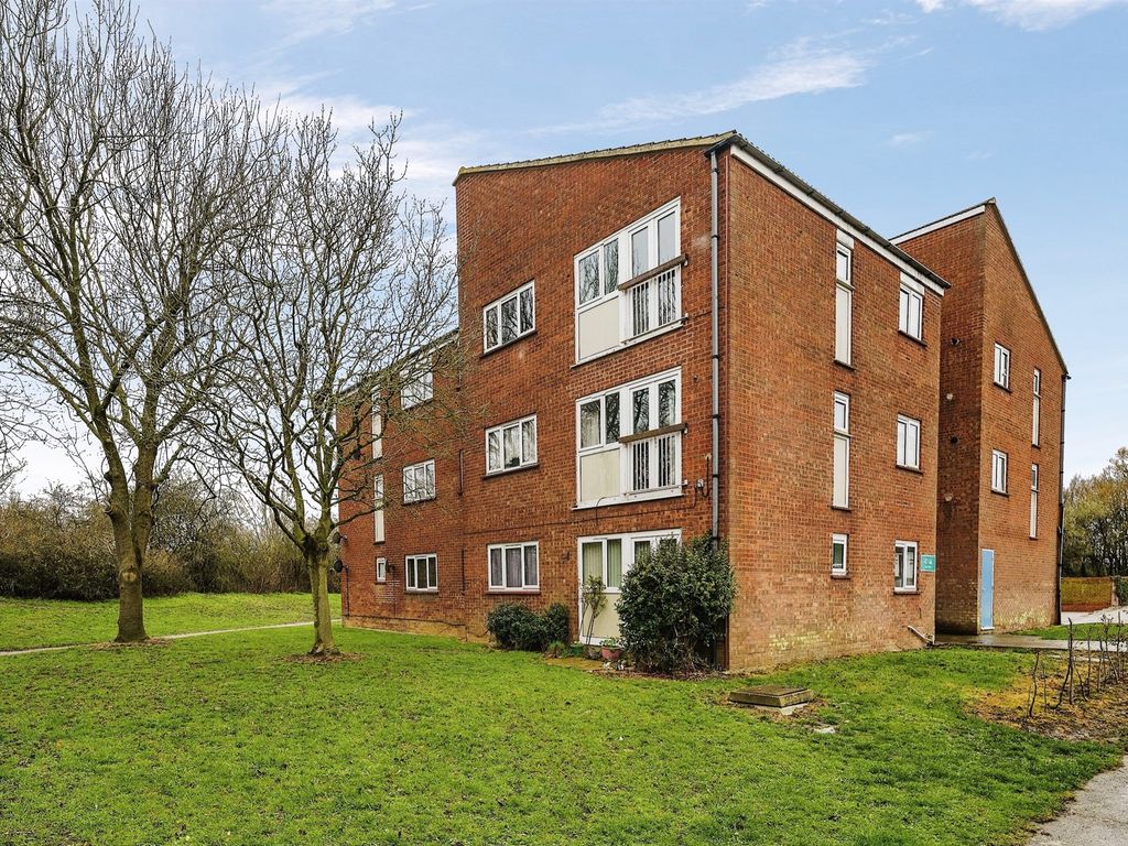 2 bed flat for sale in Red Willow, Harlow CM19, £230,000
