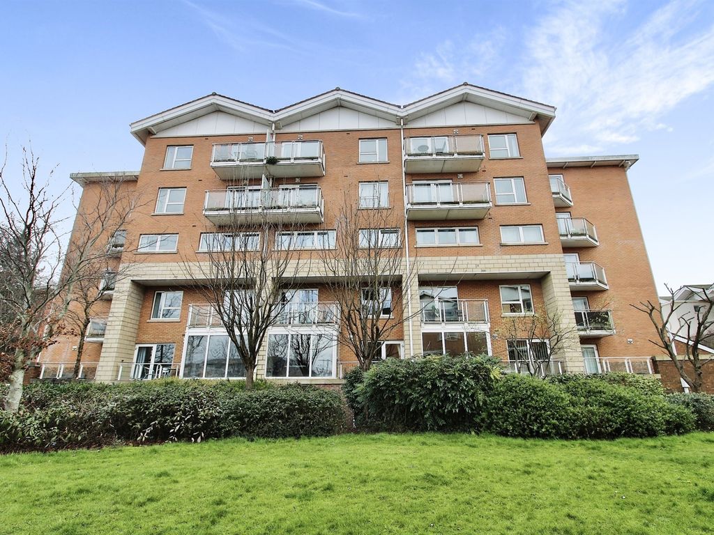 1 bed flat for sale in Lynton Court, Chandlery Way, Cardiff CF10, £150,000