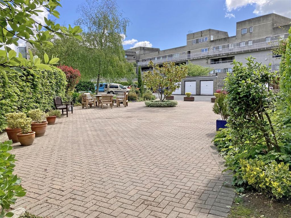 1 bed flat for sale in Ocean Court, Richmond Walk, Stonehouse PL1, £240,000