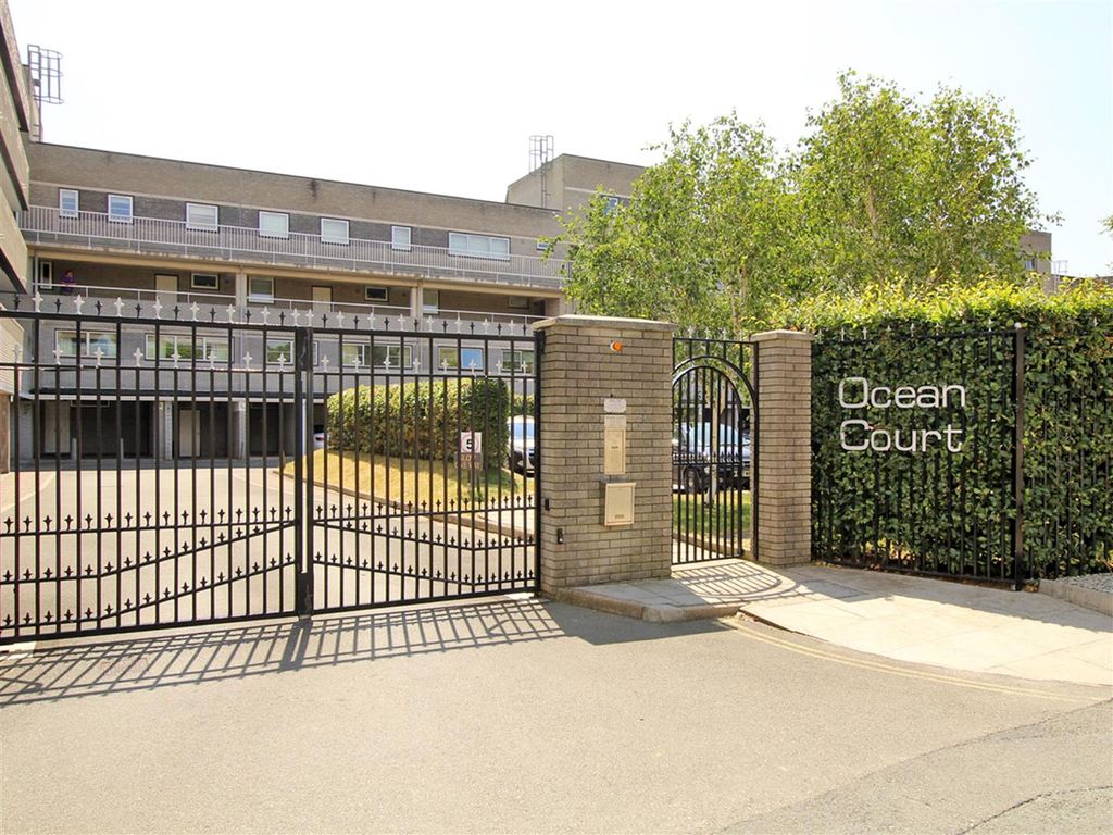 1 bed flat for sale in Ocean Court, Richmond Walk, Stonehouse PL1, £240,000