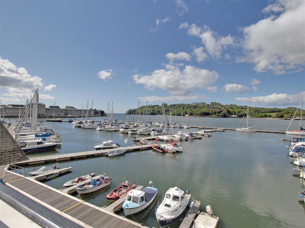 1 bed flat for sale in Ocean Court, Richmond Walk, Stonehouse PL1, £240,000