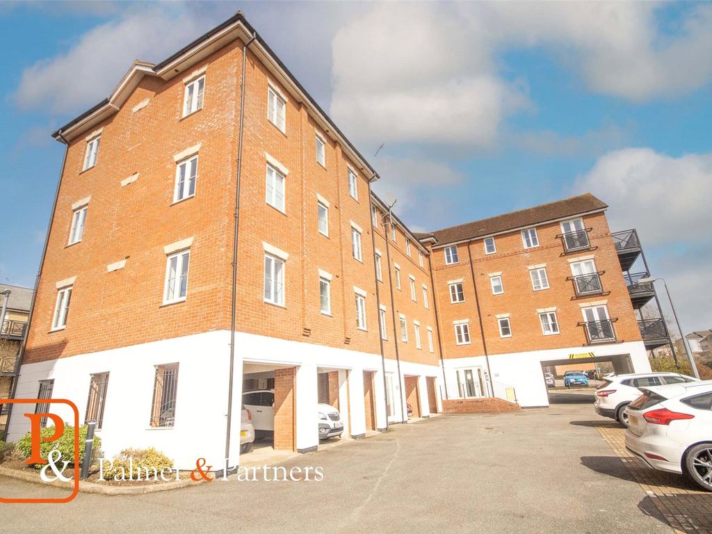 2 bed flat for sale in Bradford Drive, Colchester, Essex CO4, £150,000