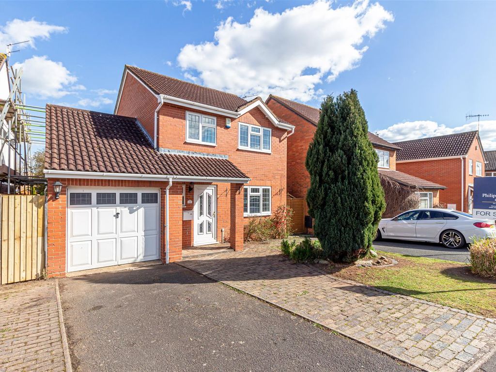 3 bed detached house for sale in Alton Road, Worcester WR5, £310,000