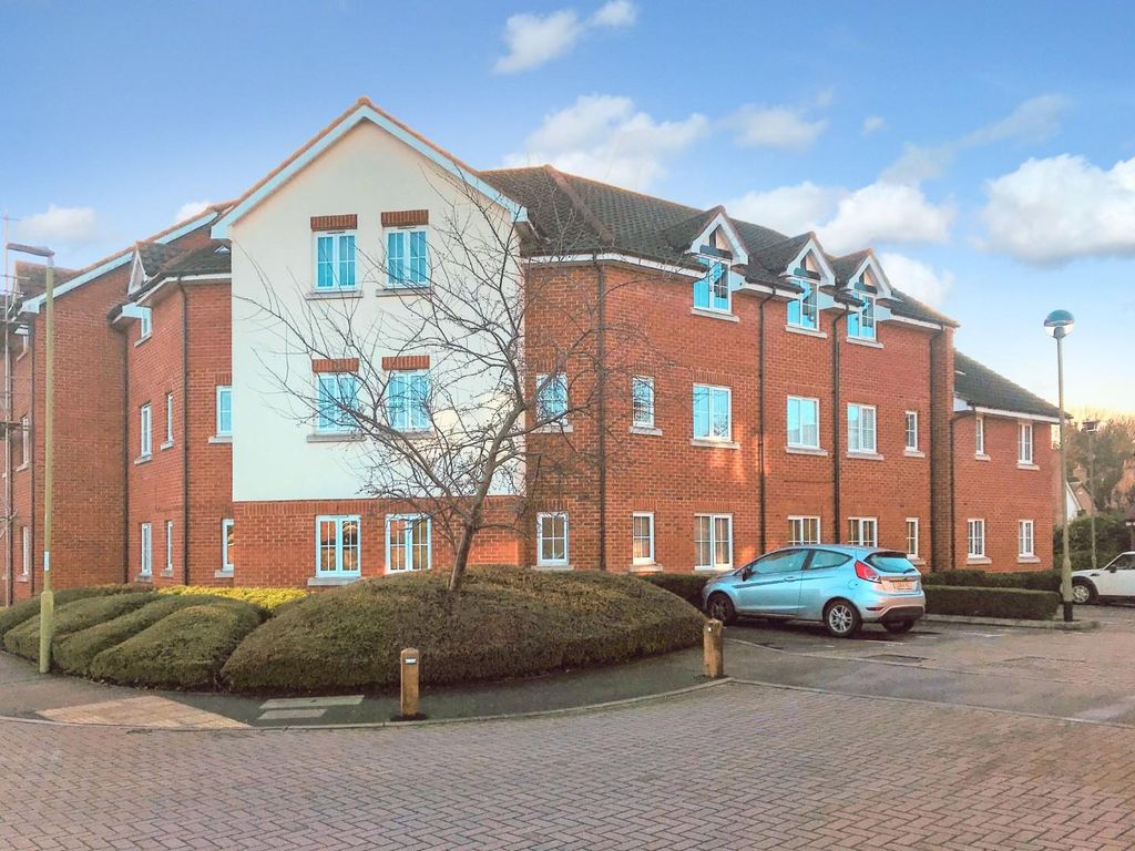 2 bed flat for sale in The Granary, Stanstead Abbotts, Ware SG12, £260,000