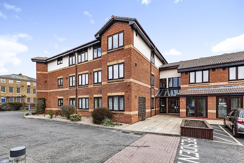 2 bed flat for sale in Orchid Court, Egham TW20, £200,000