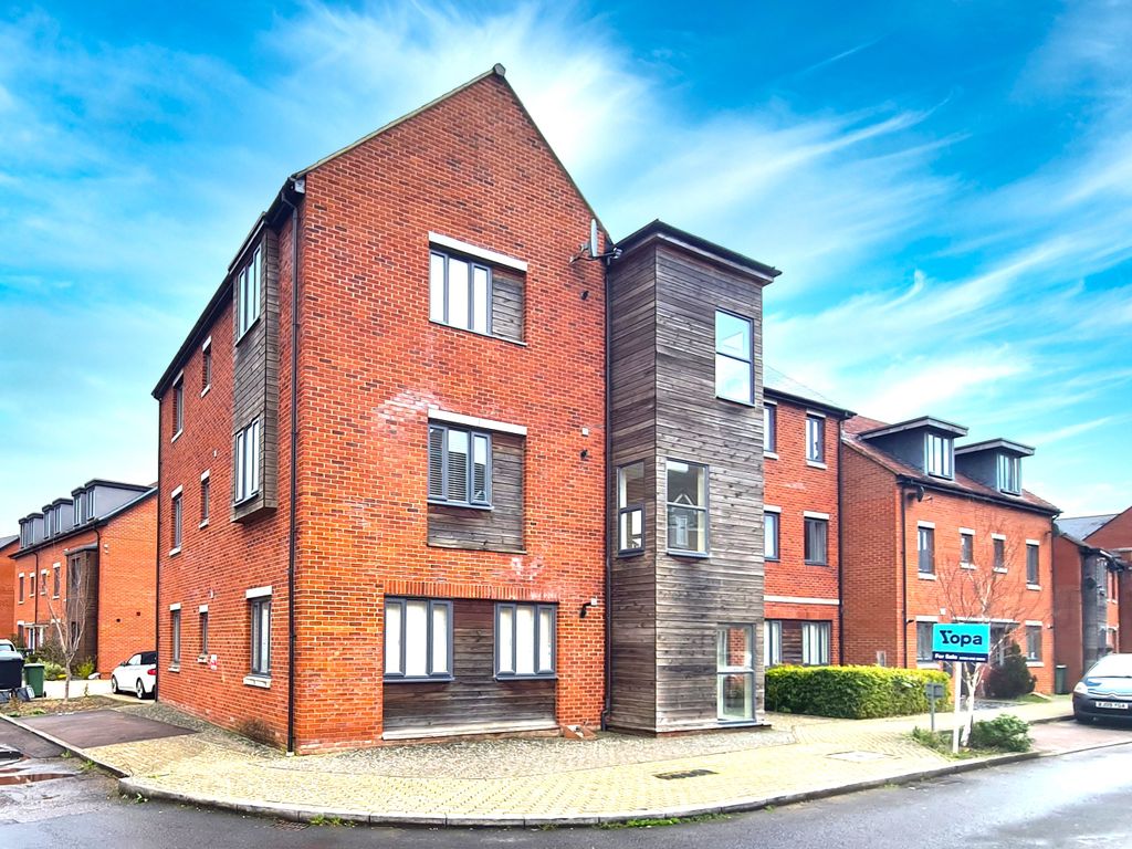 2 bed flat for sale in Sapphire Way, Brockworth, Gloucester GL3, £165,000