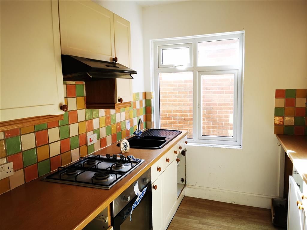 2 bed flat for sale in Quarry View, Newport, Isle Of Wight PO30, £80,000