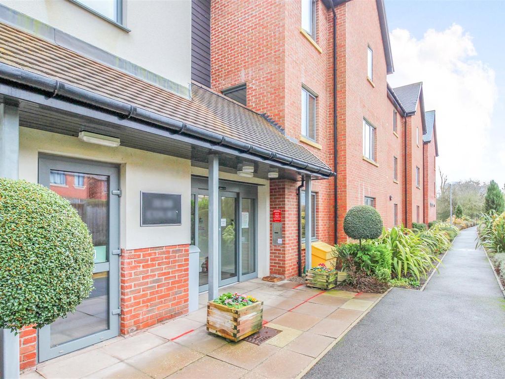 1 bed flat for sale in Jebb Court, Dairy Grove, Ellesmere SY12, £140,000